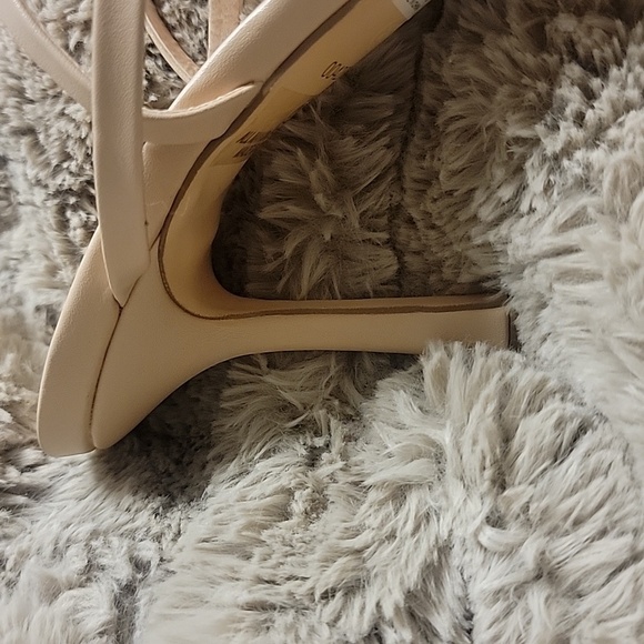 Nude heels - Picture 2 of 3